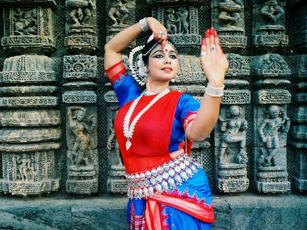 नृत्य करती सुंदरियों की आत्माएं