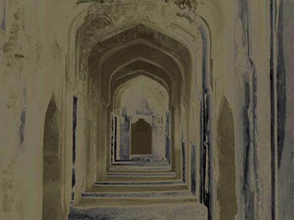 गलियारे में आज भी सुनाई देती हैं तलवारों की आवाज