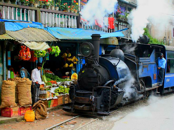 चाय और टॉय ट्रेन के लिए दार्जिलिंग आइये चाय और टॉय ट्रेन के लिए दार्जिलिंग आइये