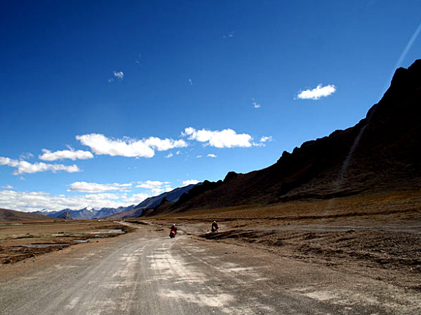 मनाली से लेह तक बाइकिंग
