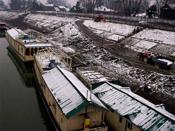 बर्फ ने बनाया कश्मीर को और खूबसूरत