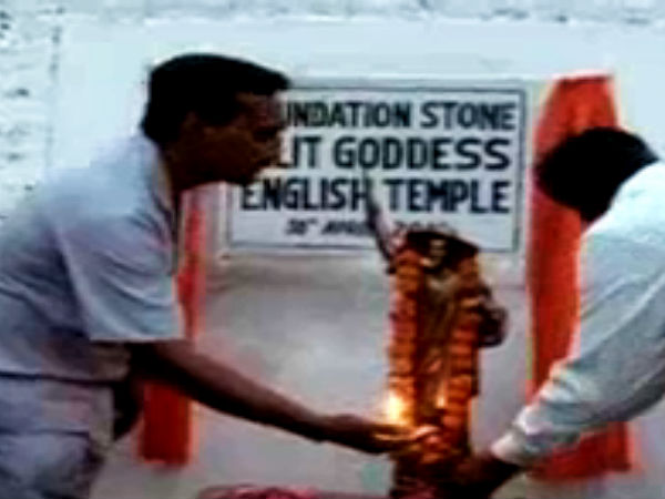 कुछ ऐसी दिखती हैं इंग्लिश देवी