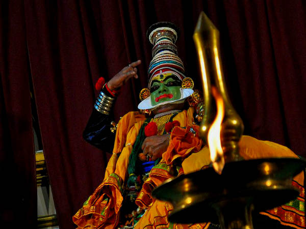 न संवाद न गीत