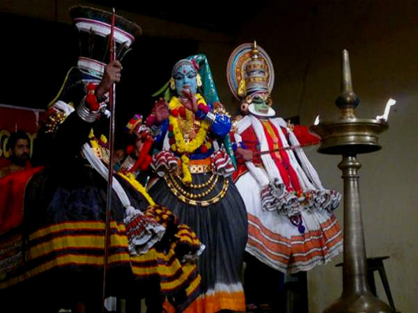 अलग अलग कहानियां