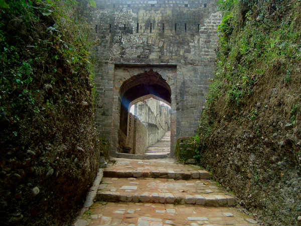 अहिनी गेट