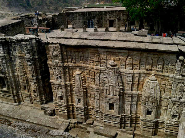 किले में नक्काशी