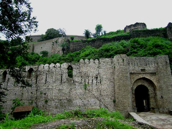 किले का प्रवेश