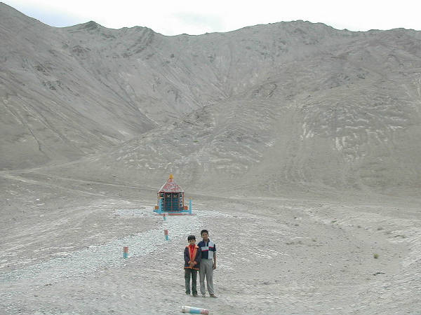 लद्दाख का रहस्यमय मैग्नेटिक हिल