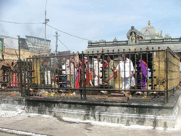 आसपास के मंदिर