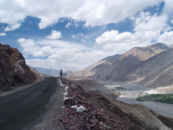 कैसे जाएं जम्मू और कश्मीर
