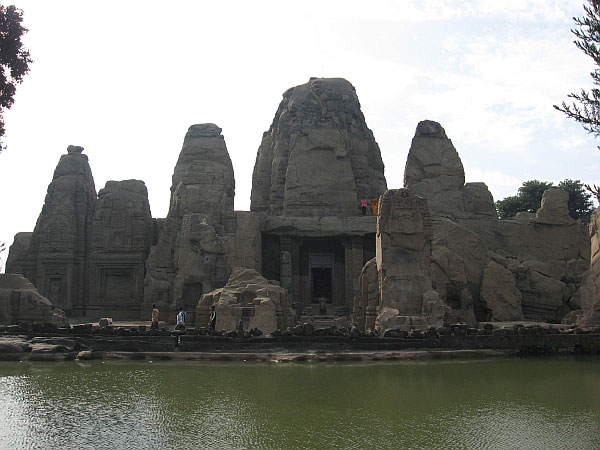 मसरूर मंदिर