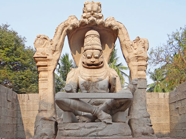 हम्पी - भगवान नरसिंह की विशाल प्रतिमा
