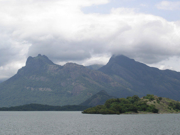 हरे-भरे बगीचों और जादुई पहाड़ियों का शहर कहलाता है मालमपुझा।