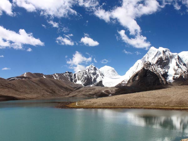आश्चर्यजनक नीला पानी