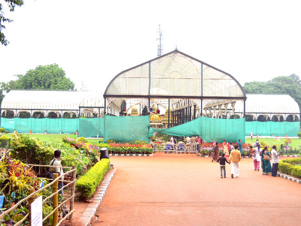 ग्लास हाउस