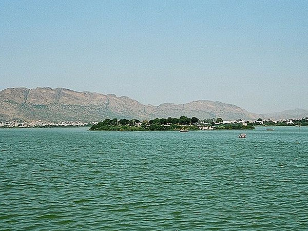अना सागर झील