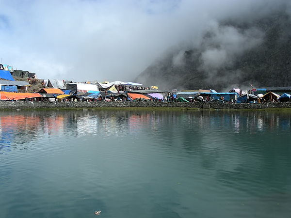 मणिमहेश झील