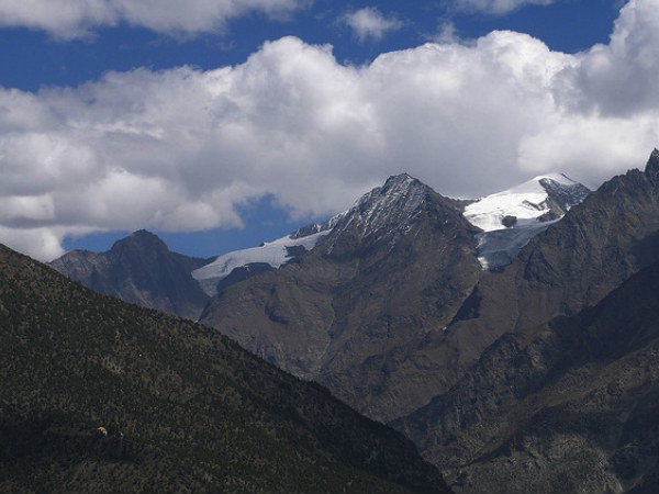 पहाड़ों और बादलों का संगम