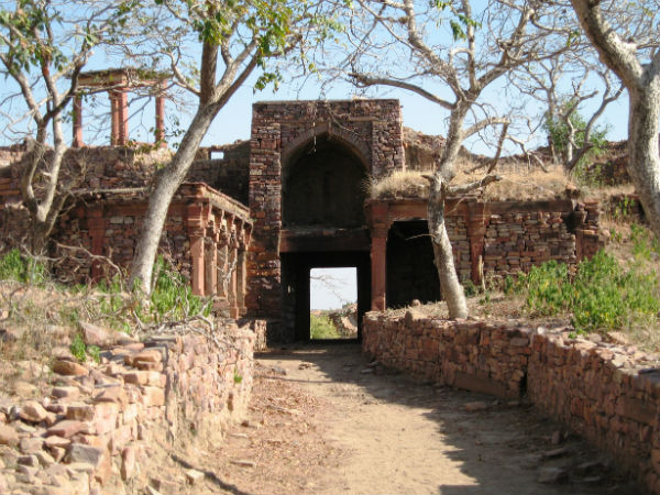 भरतपुर किले का शुरूआती गेट