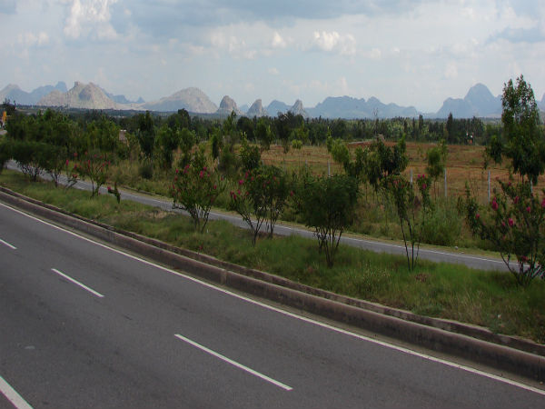 सड़क मार्ग द्वारा