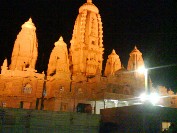 श्री राधाकृष्ण मंदिर