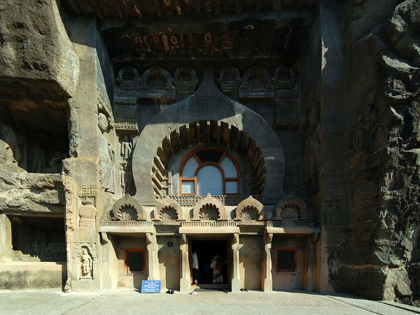 अजंता की गुफाएं कैसे जाएँ