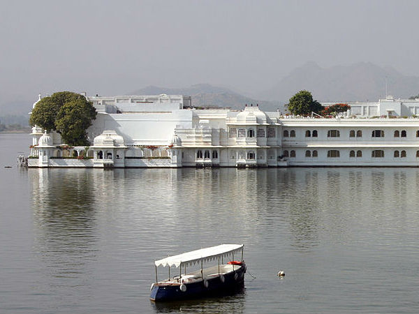 लेक पैलेस, उदयपुर