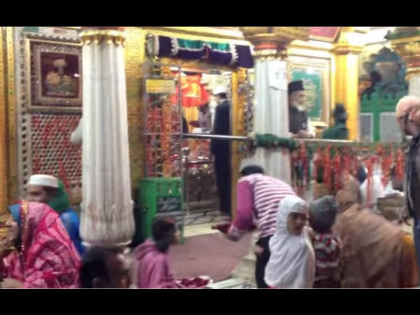 Qawwali Night at Nizamuddin Dargah Qawwali Night at Nizamuddin Dargah