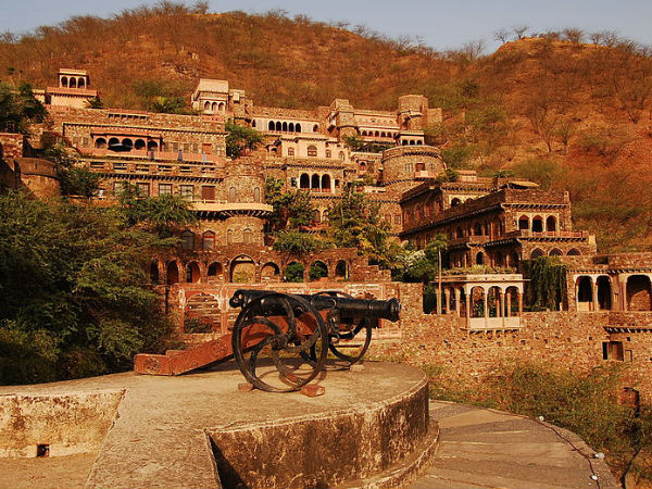 नीमराना किला