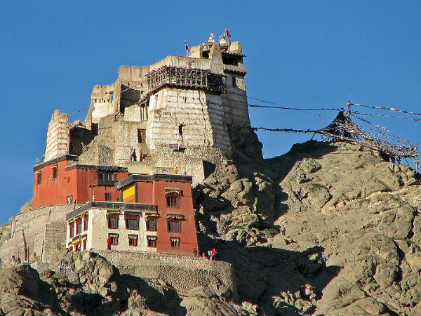 महल का निर्माण