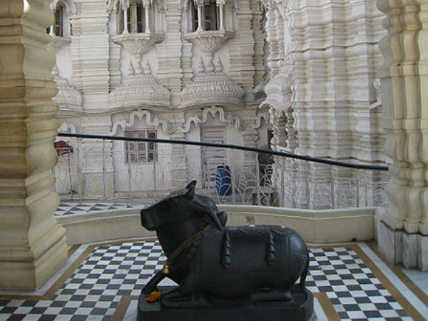 मंदिर में समाधी