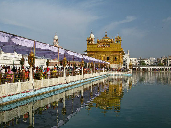 गुरूद्वारे की नींव