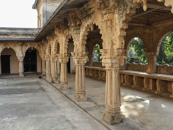 महल की वास्तुकला और विशेषताएं