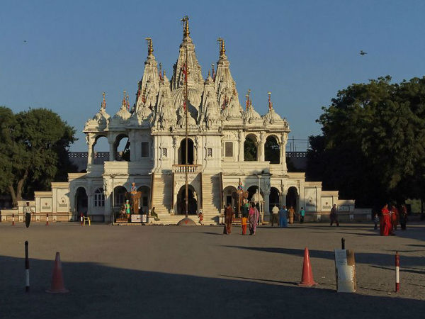 नौलखा महल के पास ही स्थित अन्य आकर्षण