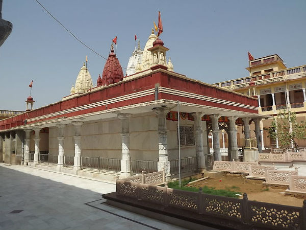रानी सती मंदिर पहुँचें कैसे?