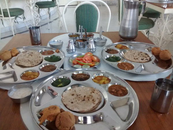 व्यंजनों के लाजवाब ज़ायके का मज़ा
