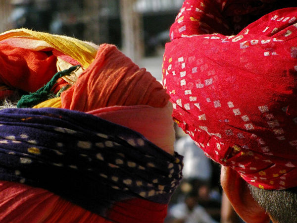 यहाँ की रंगीन पगड़ियों का अंदाज़