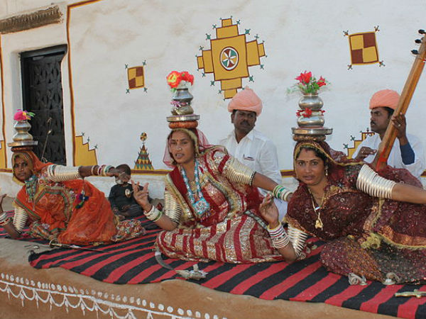 लोक नृत्यों पर झुमिये