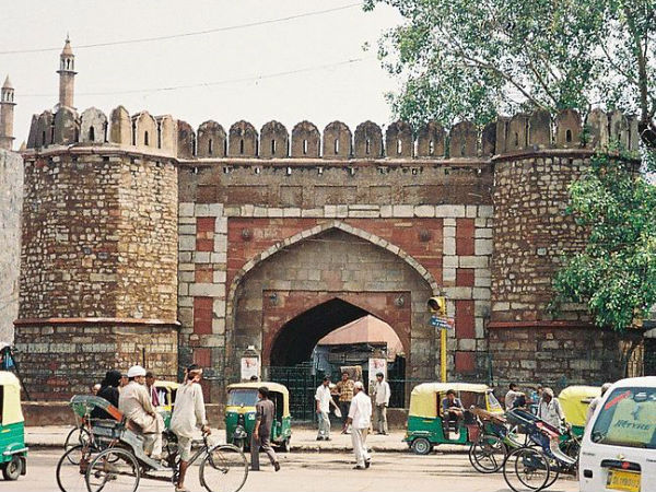दीवारों से घिरा शहर