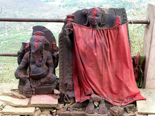 बराबर गुफाओं की ओर