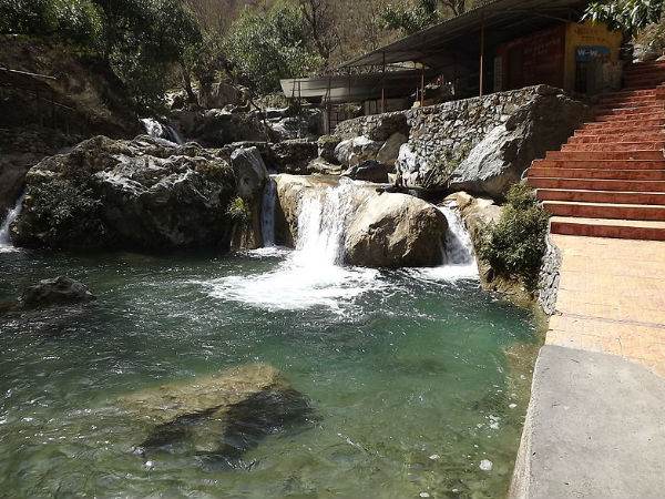 केम्पटी फॉल्स में सुविधाएँ