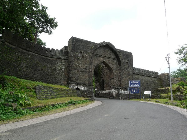 स्वागत करते दरवाज़े