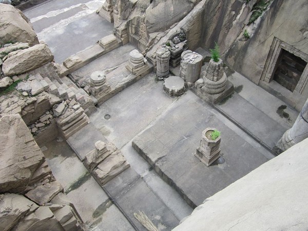 मंदिर की शानदार वास्तुकला और नक्काशियां