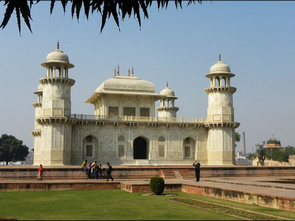 एतमाद-उद-दौला
