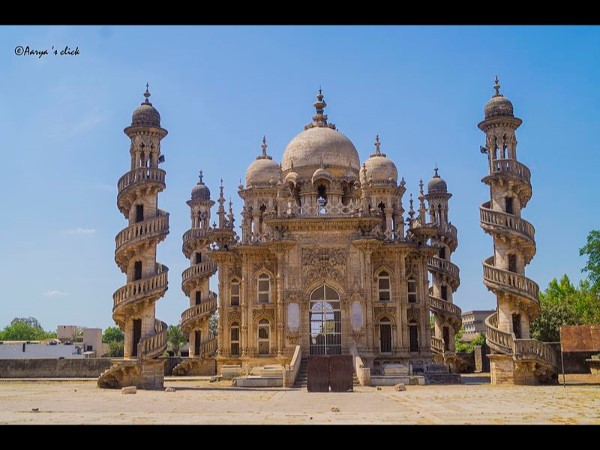 महाबत मक़बरा