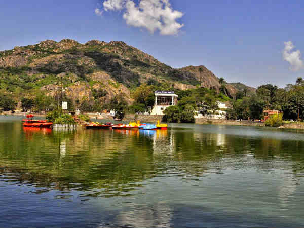 नक्की झील