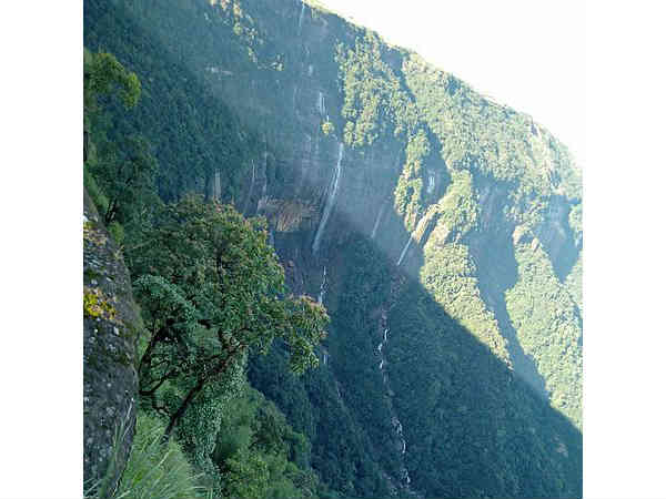 नोहसंगिथांग वॉटरफॉल