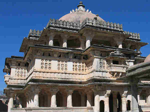 किले में है 360 मंदिर