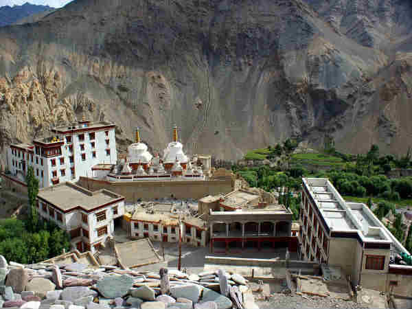 लामयुरु मठ