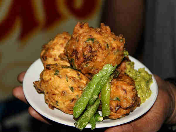 गर्मा गर्म पकौड़े